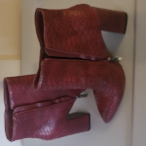 Shu Shop Maroon Crocodile Print Heeled Ankle Boots Size 9 - Picture 4 of 8